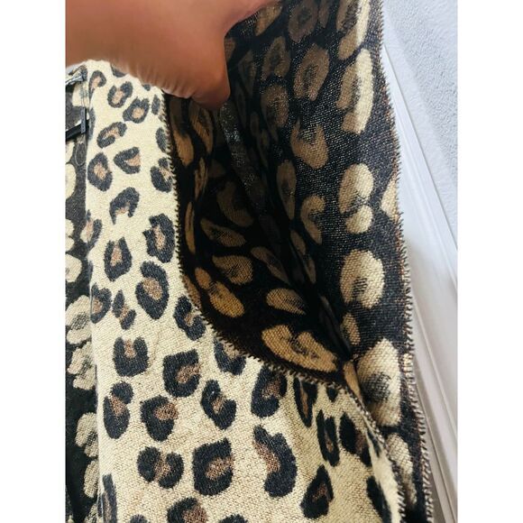 NWOT: Do everything with Love cover up - Picture 4 of 8